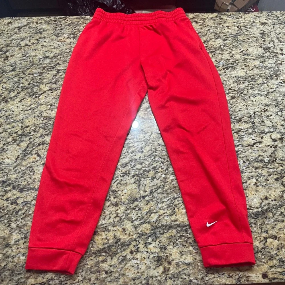 Nike Therma-FIT Red Fleece Joggers Sweatpants Boy XL Boys Girls